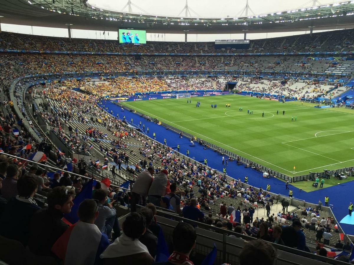 F2 Paris 10Eme Gare Du Nord - Stade De France - Parking Saint-Denis  Exterior foto